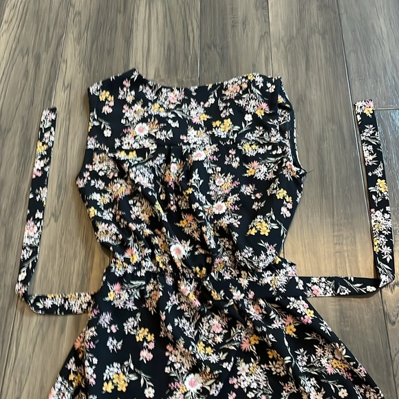 Monteau Girls Size XS Black Dress with Floral Pattern - Picture 5 of 5